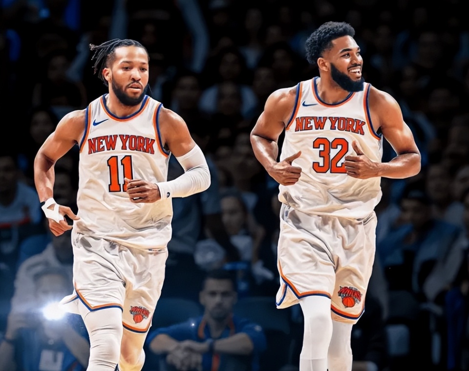 米切尔突破分球，展现卓越传球技巧（米切尔突破后精准分球，尽显精湛传球水平）