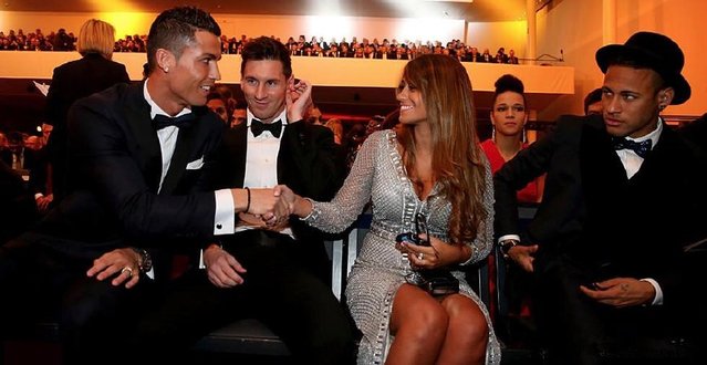 科林斯：我对保罗只有爱和尊重，但他不在这后确实安静了很多（科林斯：对保罗满怀敬意与爱，不过他离开后这里确实清静多了）